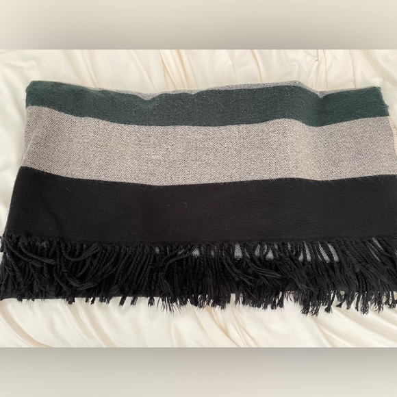 Poncho Shawl Wrap - Picture 4 of 4